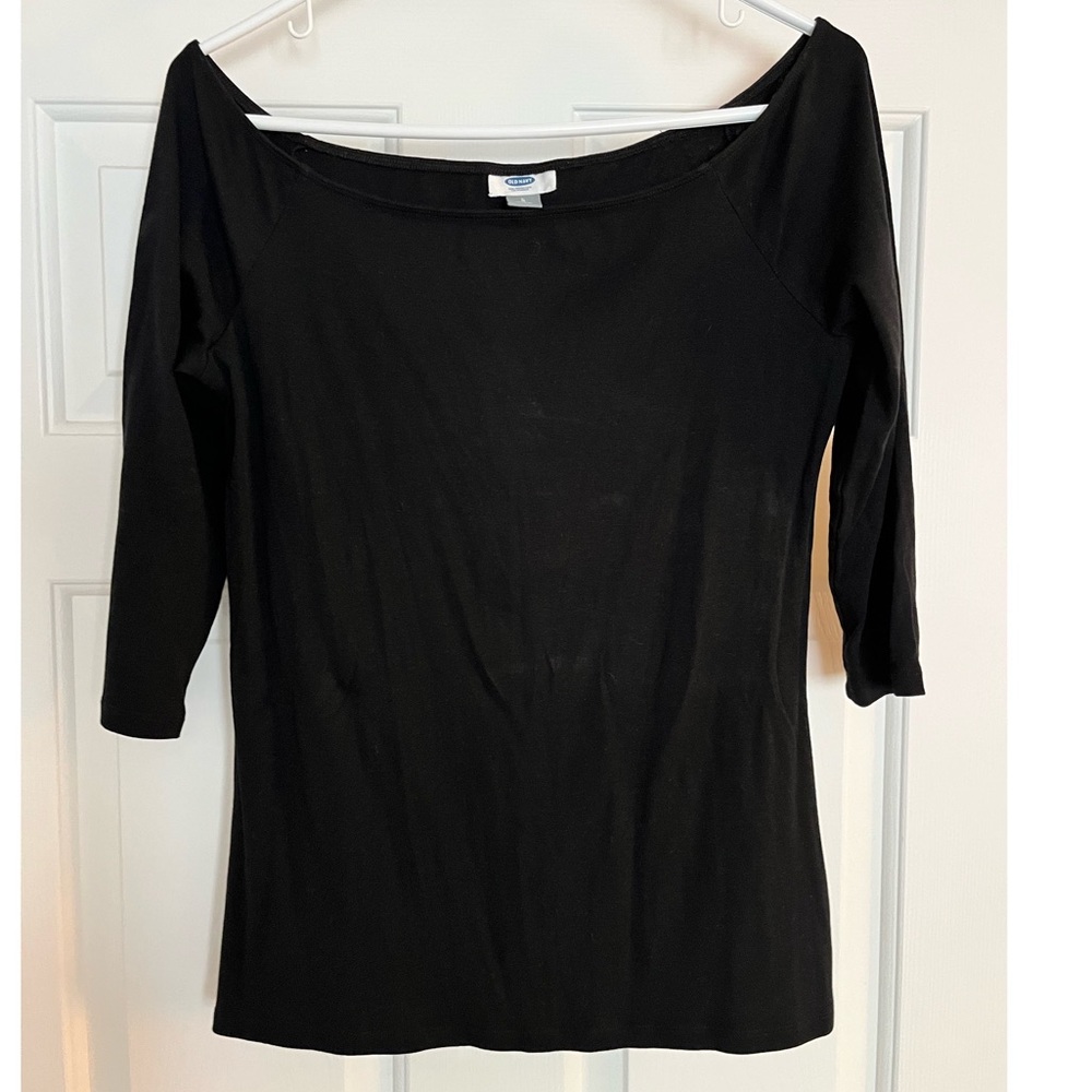 Off-shoulder black shirt